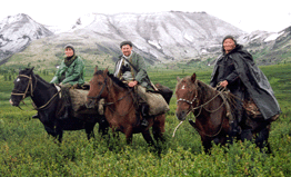 Научная экспедиция в высокогорья заповедника «Азас». Плато Сой-Тайга. Слева направо: Нина Молокова, Николай Карташов, Чулгуш Бараан (проводник). Июль 2004 года.
