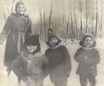 Три брата. Елена Афанасьева с сыновьями. Слева направо: Михаил, Дмитрий, Денис. 1980 год.