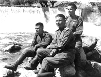 Иван Енушкевич (первый слева) с друзьями после выполнения боевого задания. 10 июня 1945 года. Окрестности села Панчерово (Болгария).