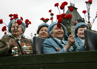 Вот они, женские лица Победы. По Красной площади едут ветераны. Фото ИТАР-ТАСС