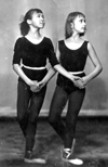 Двенадцатилетние балерины. Надя Даржаа – (слева) со своей подругой Зинаидой Удаловой, г. Улан-Удэ.