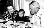Тамара Трофимовна и Анатолий Александрович Матюшовы с правнуком Павликом.